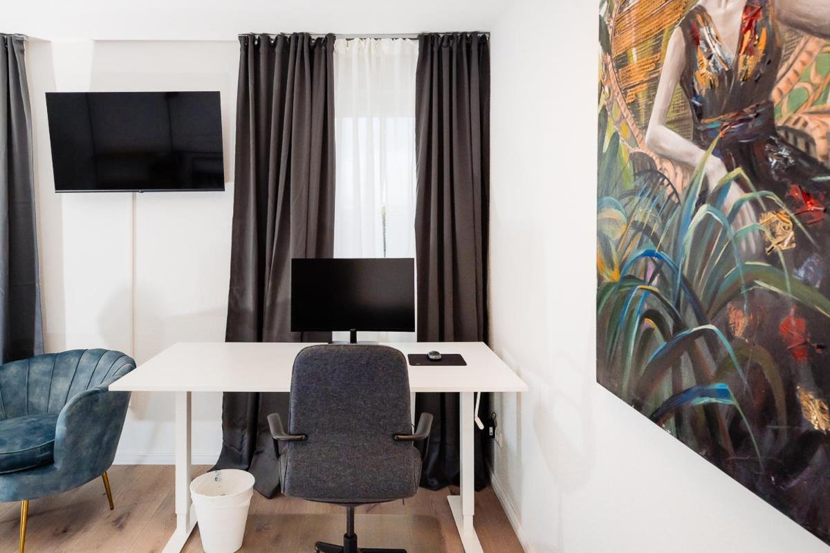 Bee Design Nespresso Kueche Parkplaetze Ps5 Apartment