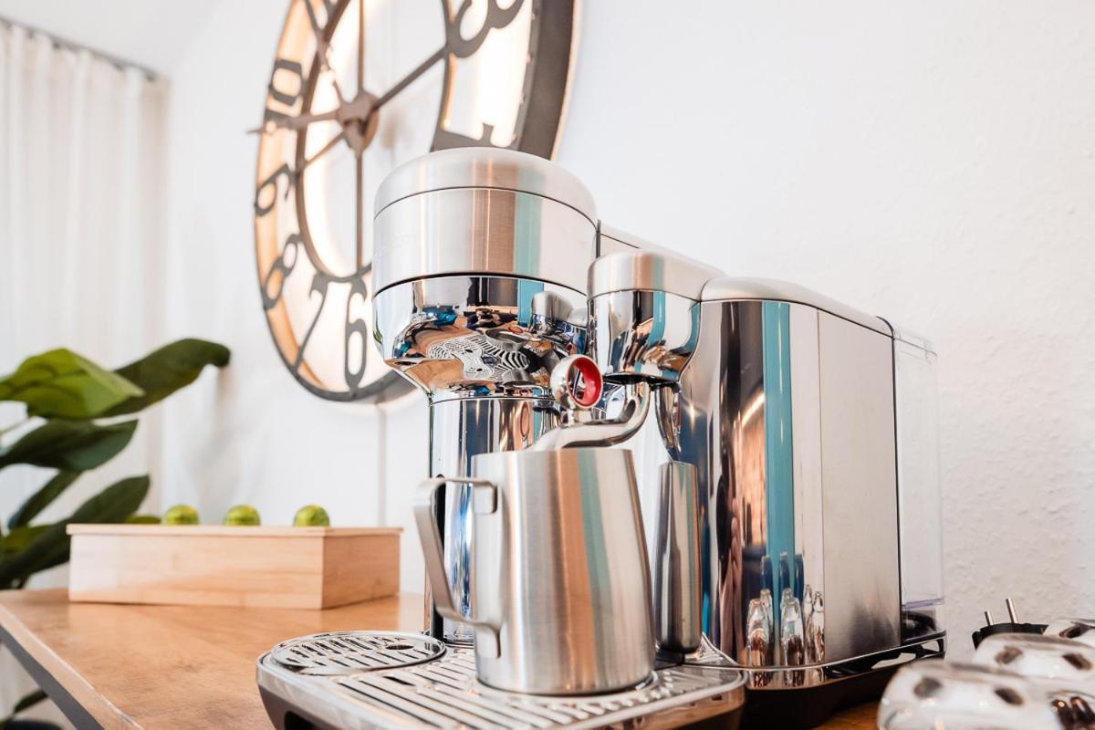 Bee Design Nespresso Kueche Parkplaetze Ps5 Apartment