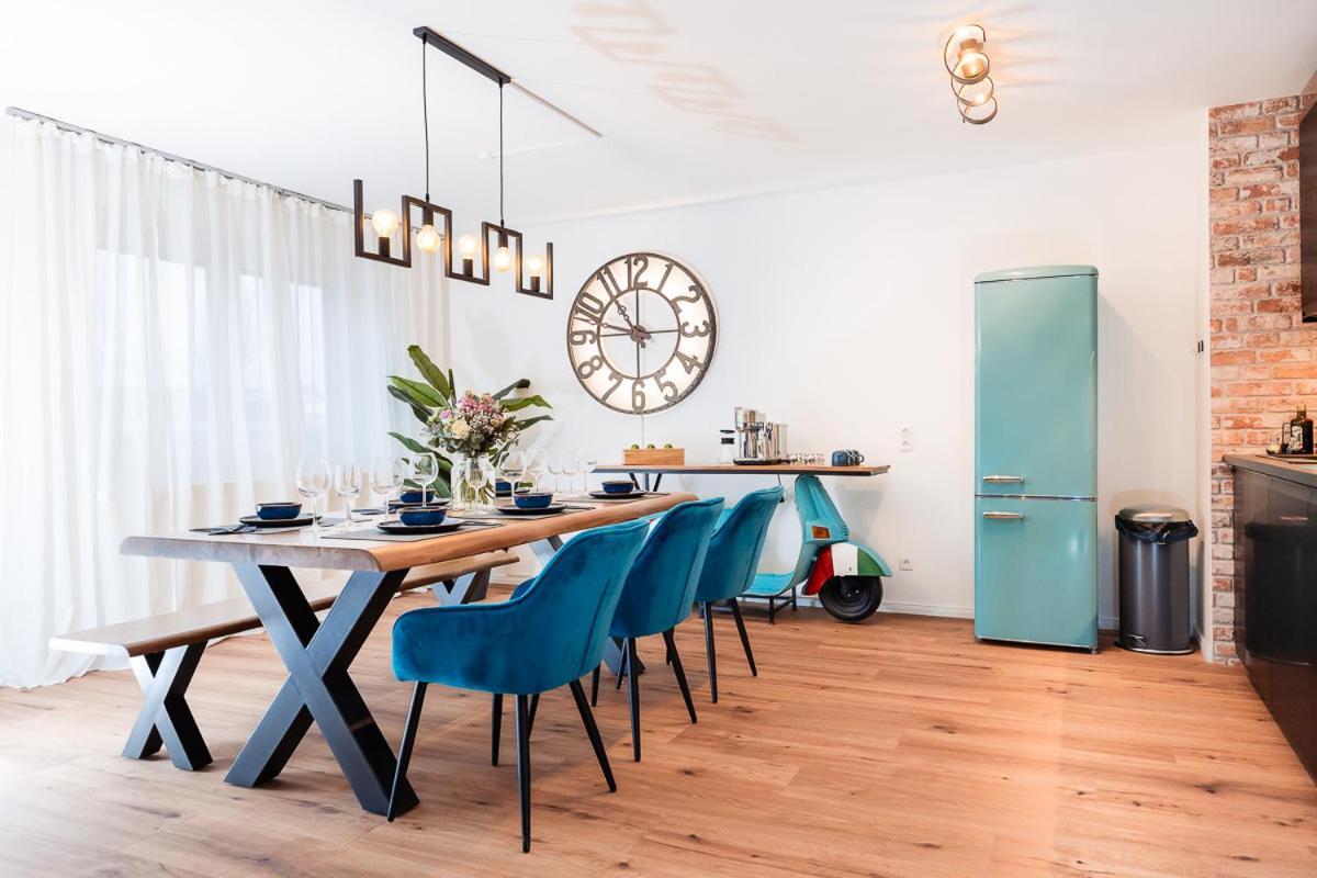 Bee Design Nespresso Kueche Parkplaetze Ps5 Apartment Aachen